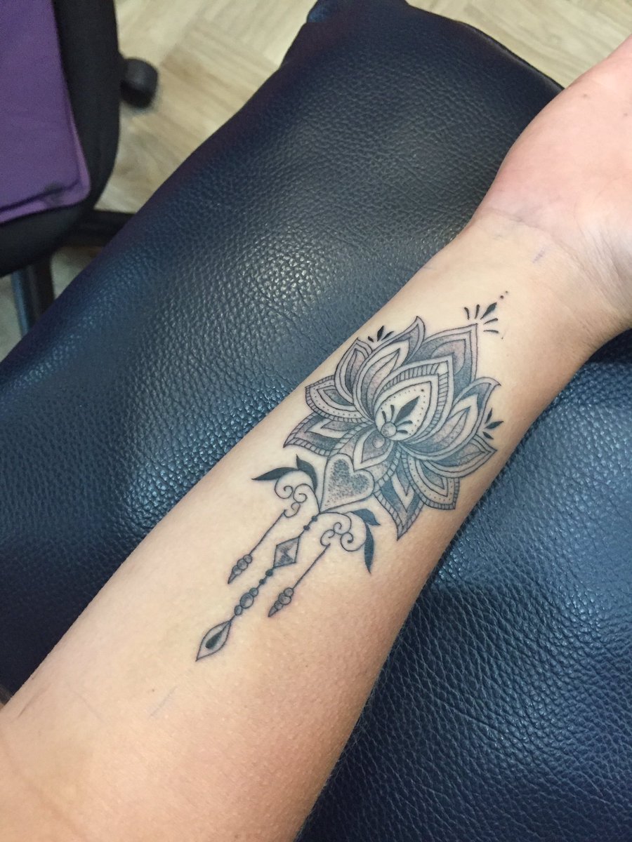 MarchtattooS's tweet photo. 1RL needle Mandala lotus
#tattoo #tattooideas #tattoos #khaosanroad #bangkok #mandala #mandalatattoo #mandalalotus #mandalalotustattoo #1rltattooneedle #marchtattoostudio #สักลาย #ลายสัก #ร้านสักกรุงเทพ #ร้านสักถนนข้าวสาร #ถนนข้าวสาร #ร้านสัก #สักลายมันดาลา #สักมันดาลา #มันดาลา https://t.co/VvnNH3Xyv0