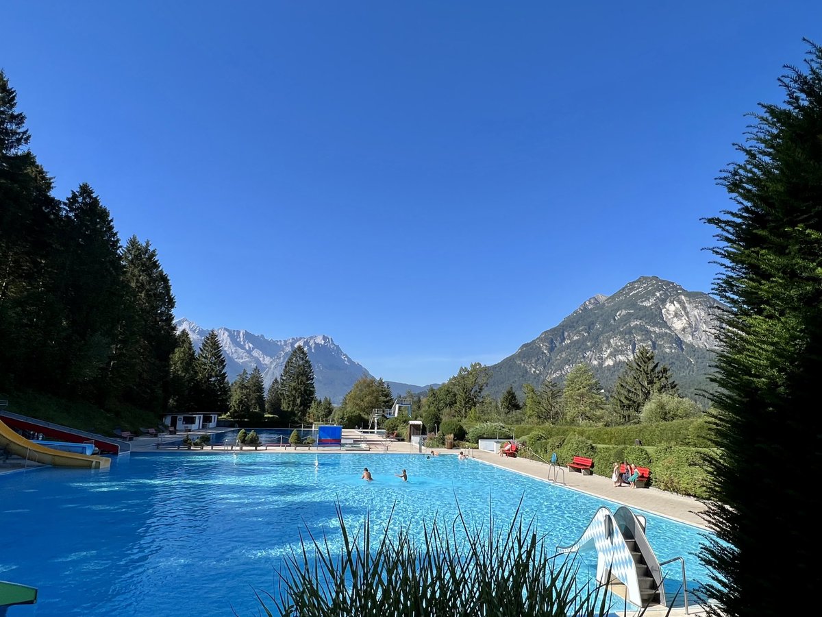harrykimpel's tweet photo. This is by far the most impressive and beautiful swimming spot for me ❤️ ⁦⁦@GaPaTourismus⁩ #Farchant #swimmingwithaview https://t.co/8h45qTDppX