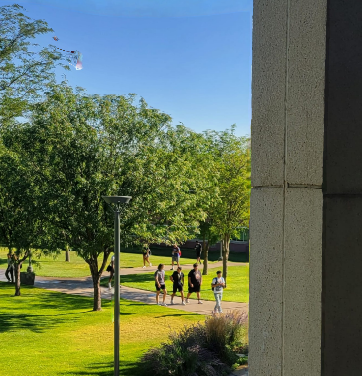 DrLindaLujan's tweet photo. #ViewFromMyWindow Love having students on campus. I have the best seat in the house & can watch comings & goings all day. Big thank you to ALL the Lamar Community College faculty & staff for their "above and beyond" work to recruit, advise & enroll students. #LopesPride #GoLopes https://t.co/NWYHhE6cbd