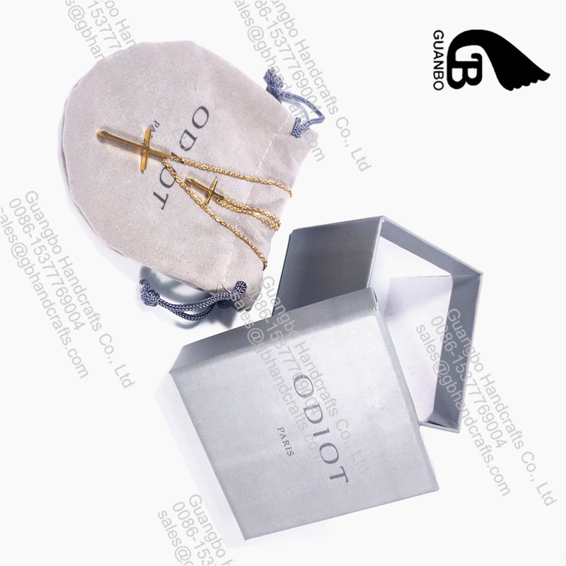 GuangboHandcraf's tweet photo. Top and Bottom Box Pouch(Paper+Velvet)🔥🔥🔥🔥
A package that allows them to always keep their accessories in perfect condition with your logo is the best way to make them remember you forever.
#jewelry #jewelrybox #packagingcustom #giftbox #jewelrygifts #jewelryboxwholesale https://t.co/R4Ps6L1k21