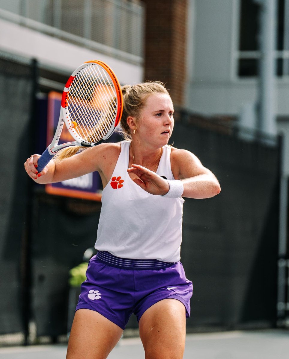 ClemsonWTennis's tweet photo. First day back at Duckworth 💪 Ready to get 2022-23 rollin’

#tiGeRIT https://t.co/v0cNmbAewx