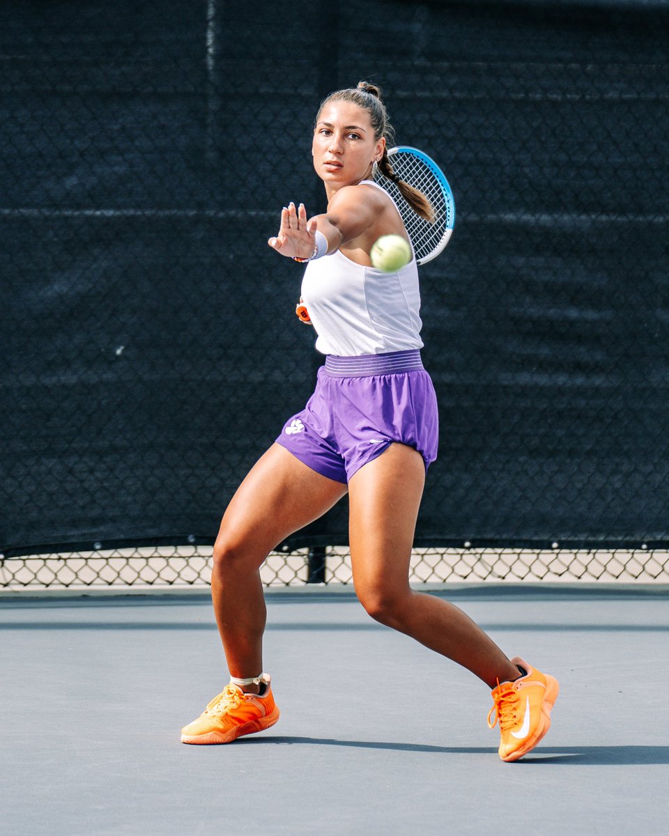 ClemsonWTennis's tweet photo. First day back at Duckworth 💪 Ready to get 2022-23 rollin’

#tiGeRIT https://t.co/v0cNmbAewx