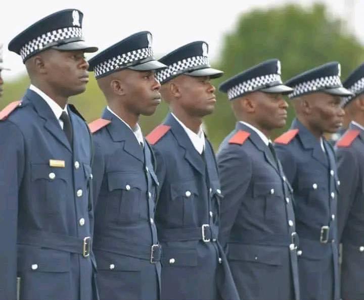 TOPWORLD_1's tweet image. Top 10 Africa's Best Police in 2022 🚔 

1. Botswana 🇧🇼

2. Rwanda 🇷🇼

3. Morocco 🇲🇦

4. Senegal 🇸🇳

5. Tunisia 🇹🇳

6. Egypt 🇪🇬

7. Burkina Faso 🇧🇫

8. Ghana 🇬🇭

9. South Africa 🇿🇦

10. Algeria 🇩🇿

Source: World Internal Security and Police Index (WISPI)
