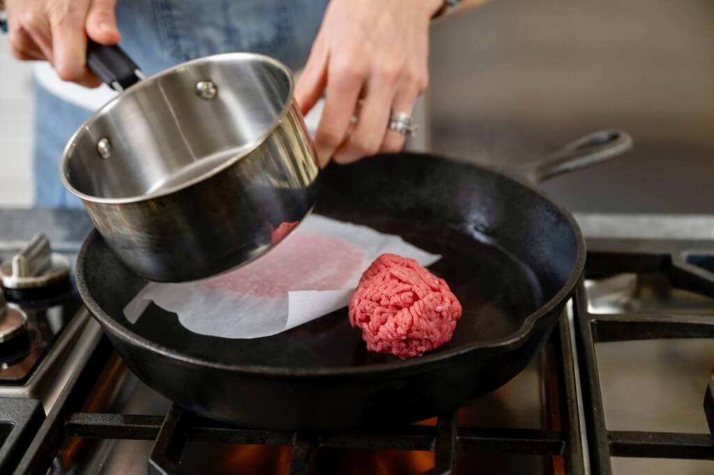 🍔  Turkey or Beef? If you try smash burgers once, I will venture to guess that their taste, speed, and versatility will earn them a spot on your regular dinner rotation.
fountainavenuekitchen.com/smash-burgers/