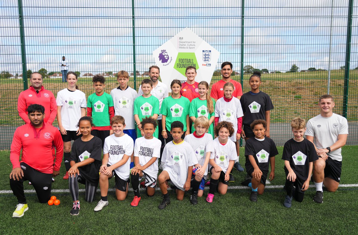 BrentfordFCCST's tweet photo. This morning, @EnglandFootball Manager Gareth Southgate coached a group of @BrentfordFCCST participants to celebrate the announcement of further funding available for a variety of sports in addition to Football 🙌
Read more here: https://t.co/bXGBu0t7qU
#TogetherForSport https://t.co/WsIBAekeWc