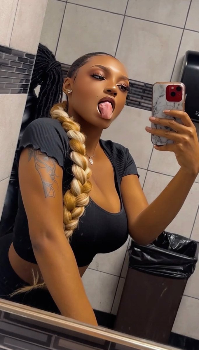 lannatopcoat's tweet photo. I only aspire to be a better version of myself🧘🏽♀️🖤 Follow my Twitter please and thx💕
Instagram @lanna_topcoat
#facebookhacked #lannatopcoat #phenomenails #BlackTwitter #VikramVedhateaser https://t.co/aJ3MukSHF4