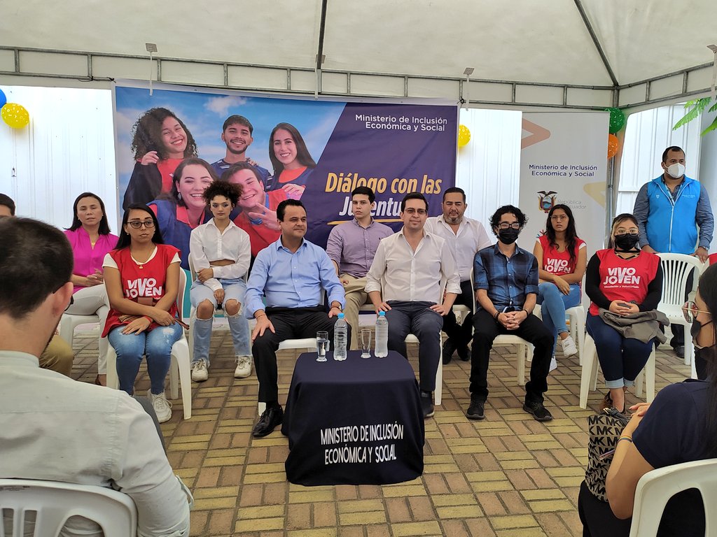 lenincedeno77's tweet photo. #MIESZona4 l Ayer en #Manta el Min. @EstebanBernalB mantuvo un diálogo con jóvenes de esta ciudad y de los cantones #Chone y #Sucre, donde conversaron sobre la inclusión juvenil 🧑‍🎤, el derecho al trabajo🧑‍🔬 y el voluntariado.

 @InclusionEc https://t.co/RanJuuHzuy