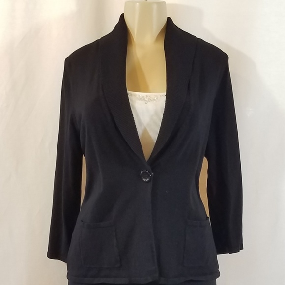 SandraGillett10's tweet photo. So good I had to share! Check out all the items I'm loving on @Poshmarkapp #poshmark #fashion #style #shopmycloset #spense #express #loft: https://t.co/U6qxHPmwe4 https://t.co/iYvltnIBHF
