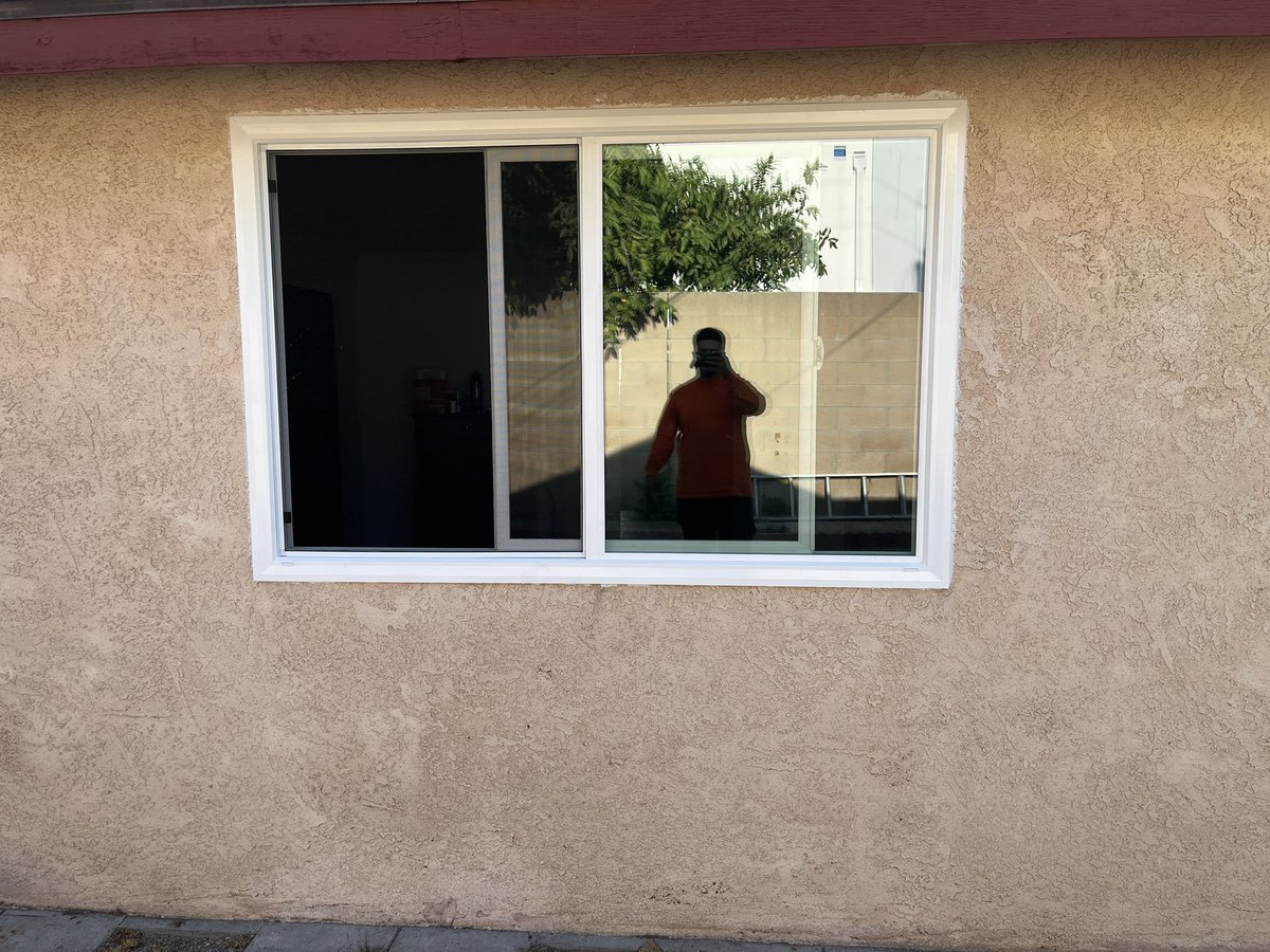 _Thomas_r_m_'s tweet photo. I cut my own hair . And this is a window I did yesterday with my papa lol https://t.co/wTZ8UqUAzP
