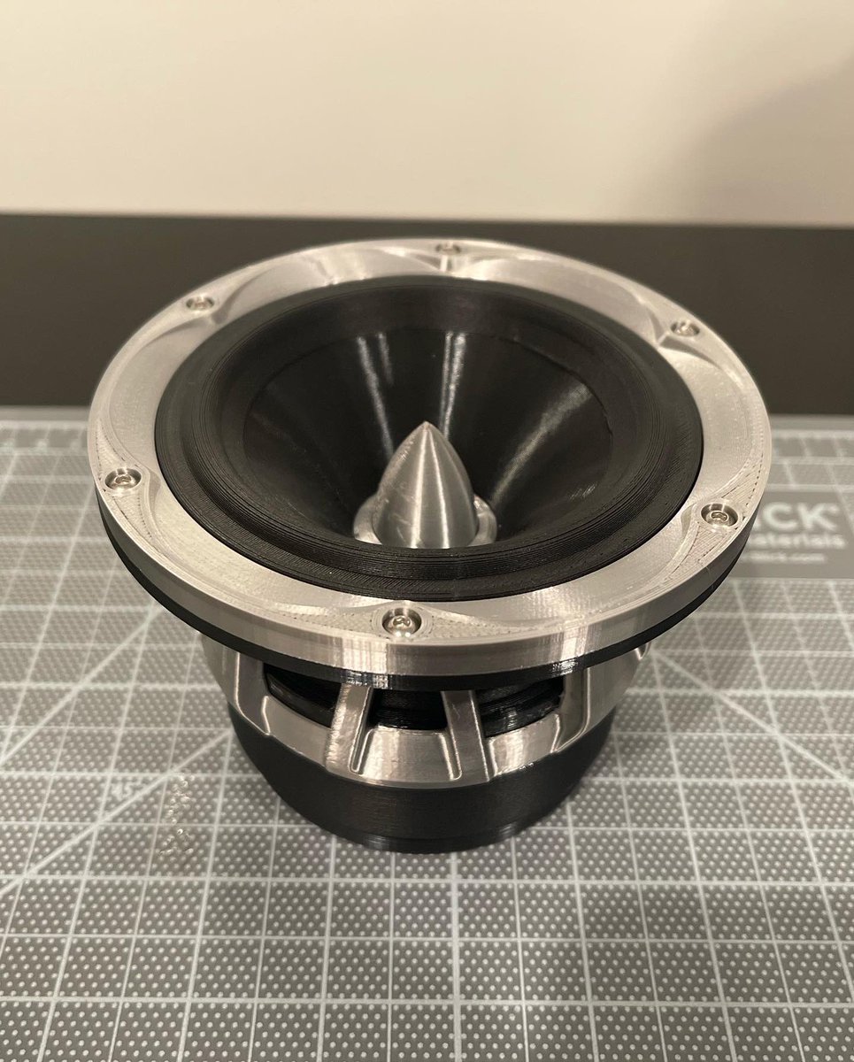 carbondesign_'s tweet photo. Flush mount version of my 100mm carbon fiber driver prototype. #carbonfiber #audio #driver #music #audiophile #prototype #design #3dprinting https://t.co/pwiKYa5si2