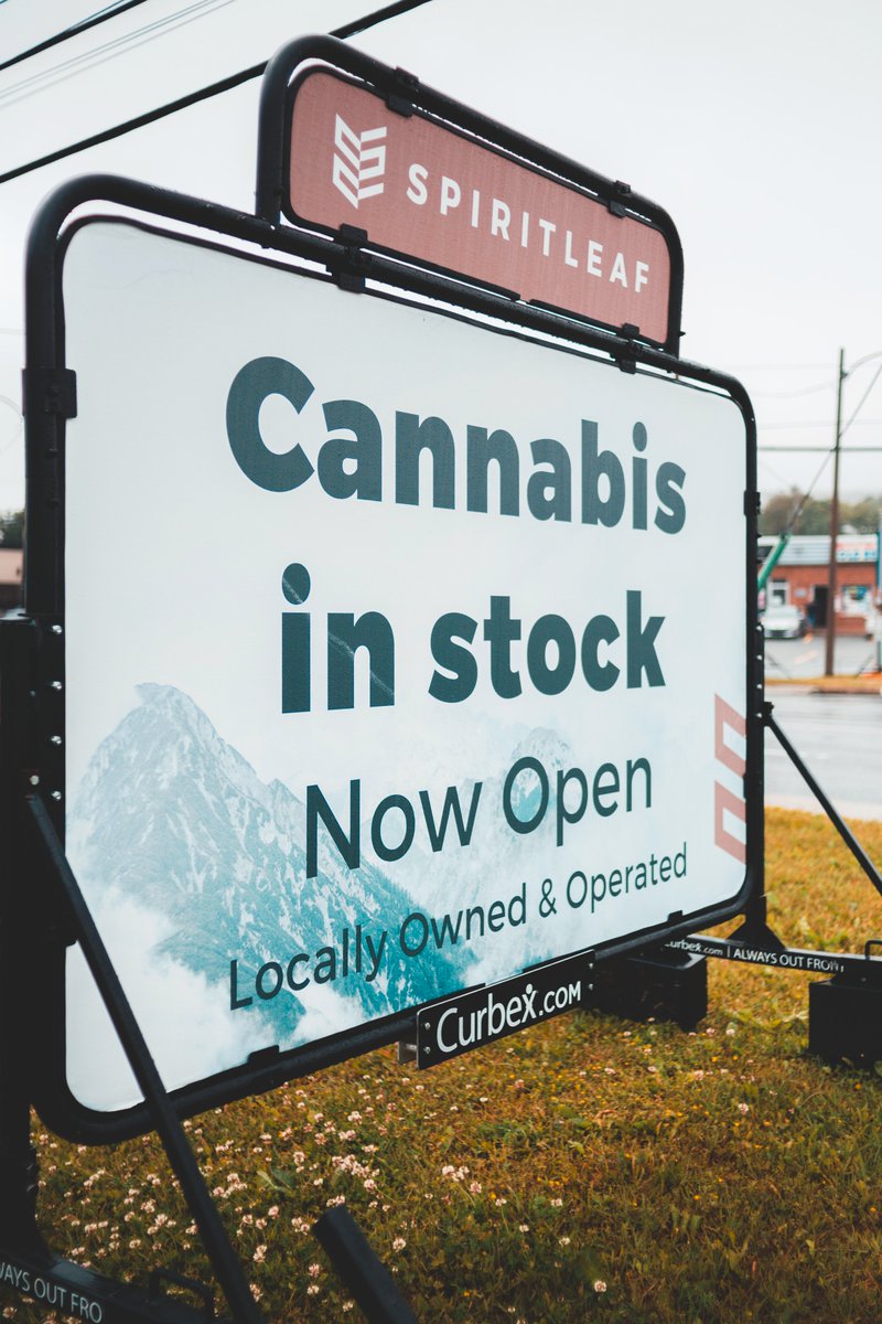 cannainvestors's tweet photo. Confusion like this is not what is needed at this point in time. Sooner or later Federal Law and State law has to be aligned more sympathetically #cannabis #cannabiscommunity #weed #marijuana #thc #cbd #cannabisculture #weedporn https://t.co/uz3xKK2rOM