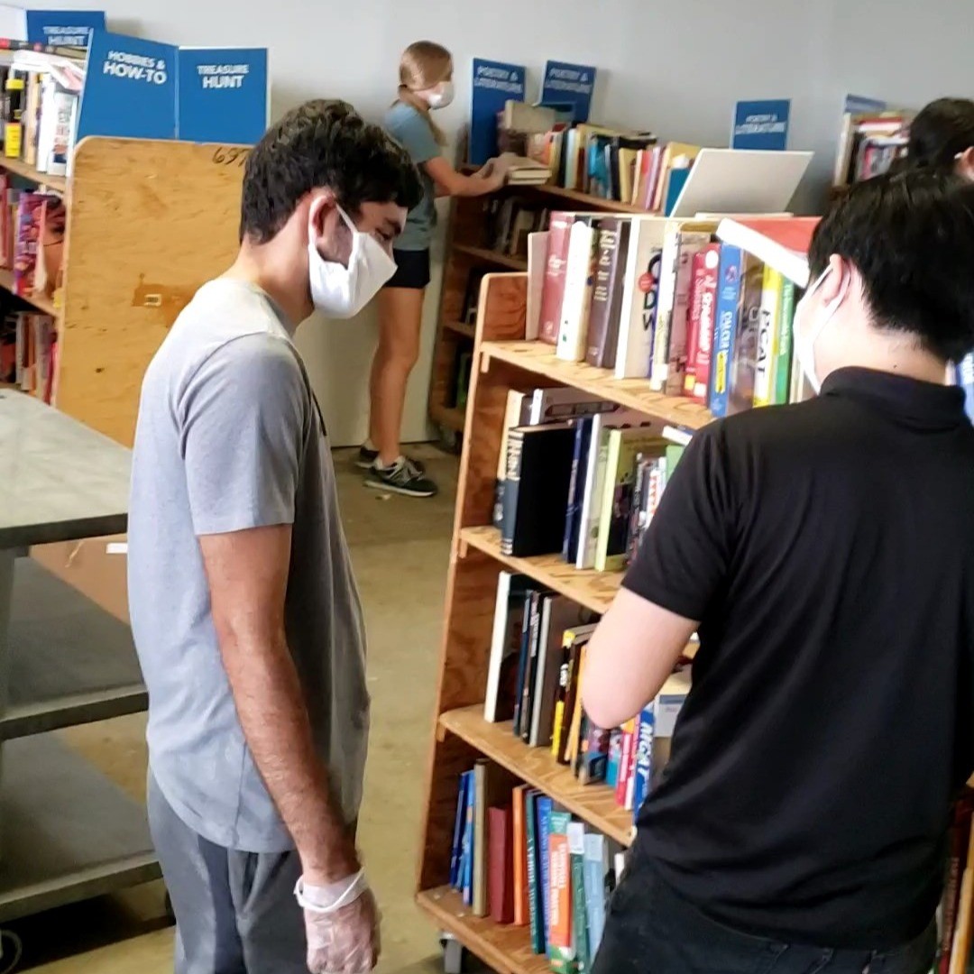 houstonlibrary's tweet photo. Starting next month, @houlibraryfdn monthly book sales are back! On Sept. 3, visit the #FriendsofHPL Warehouse located at 6510 W. Little York Rd., Houston TX 77040 between 10 AM - 2 PM to get some new books while supporting us, too. #ILoveHPL #HPLF #BacktoSchool https://t.co/EABE2j74g4