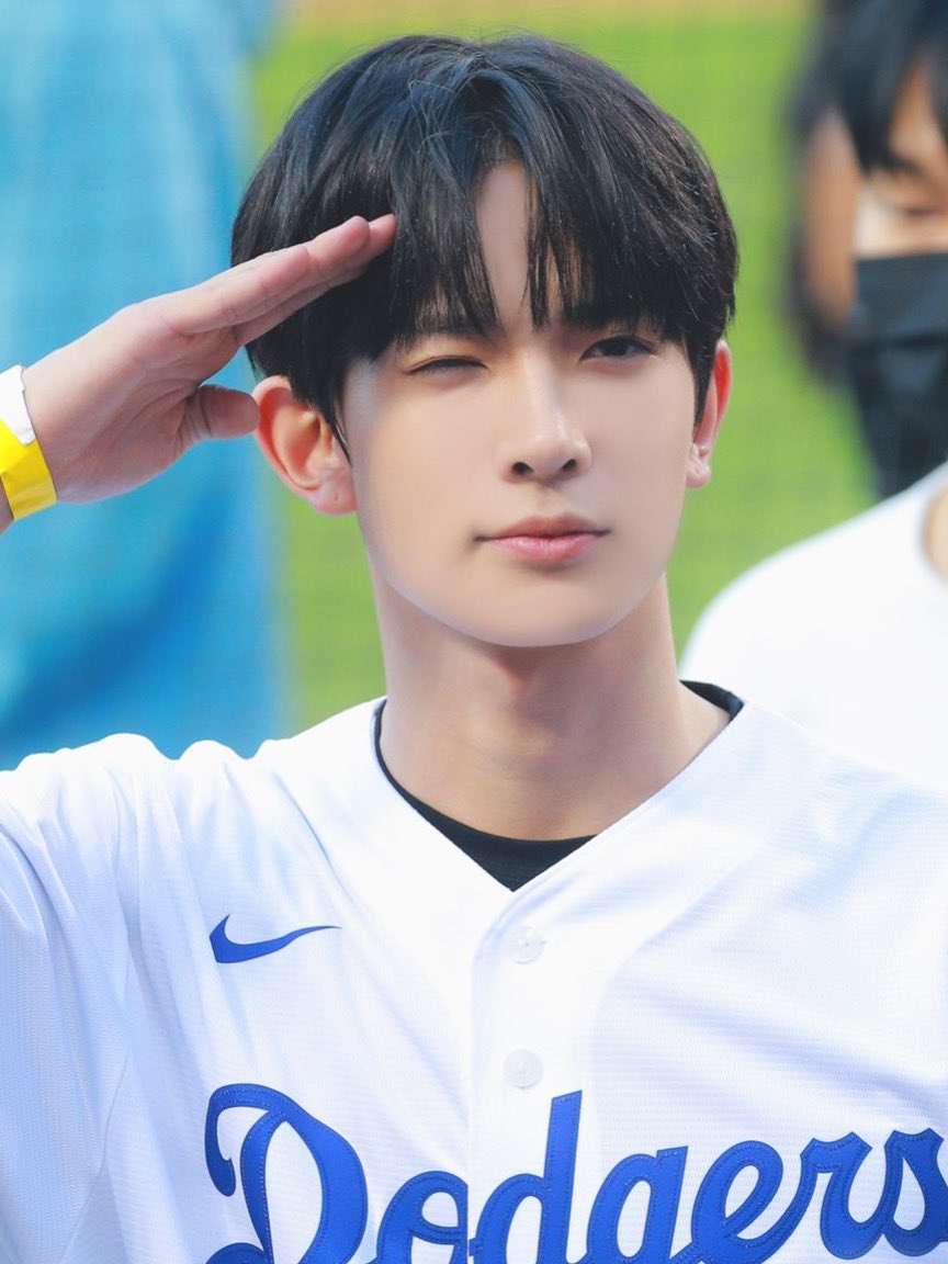 CIX_OFFlCIAL's tweet photo. you know when you know where when you know what you know what you know https://t.co/8pCtU0ZomM