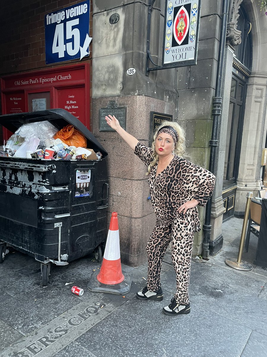 City chic @edfringe #binstrike a vogue moment. Come and see @MenopauseParty @SpaceArtsCentre #venue45 #EdFringe2022