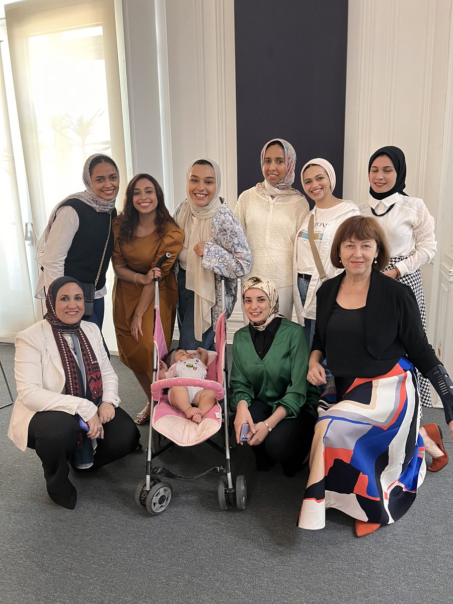 A farewell briefing today with all our good wishes to ten young Egyptian women scientists (and one future scientist 🌸👶🏻💕) on British Council master’s degree scholarships, taking Cairo sunshine to Glasgow Caledonian and Stirling #WomenInStem
 #JoinGCU22 #StirUni