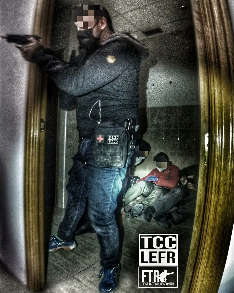 first_tacticalR's tweet photo. Durante el incidente predomina el caos e incertidumbre…pero todo caos debe conllevar un sistema efectivo de prioridades. Las guías establecidas por el Comité de Cuidado Táctico en Emergencias (C-TECC) marcan las pautas a seguir durante todo el incidente. #tcclefr #cops #Policia https://t.co/MtYwYUlcpb