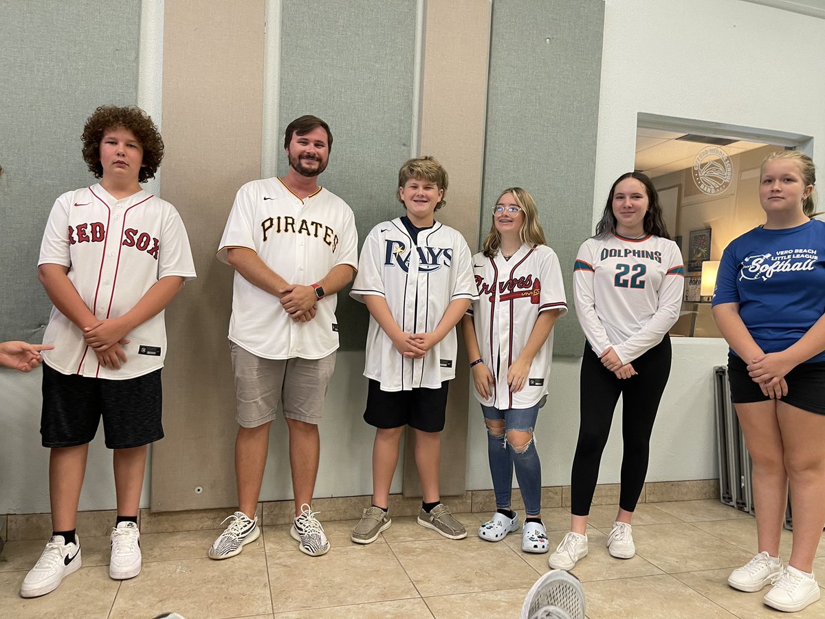 GiffordBand's tweet photo. Wednesdays are now “Jersey Day” in the GMS Band Room!
#StartingATrend #StudentAthleteMusicians #MrGreenwoodIsntActuallyAPiratesFan @GiffordProud @bacon_chadwick https://t.co/8lizEsjy2B