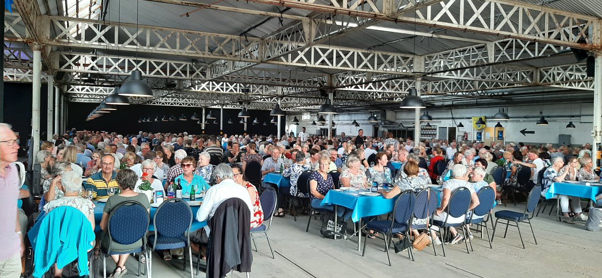 Iedereen op de been voor onze derde stadsmusical; van Katoen en Water. Als vanouds een warm bad.Gezelligheid alom. Mooi weer in #Almelo.