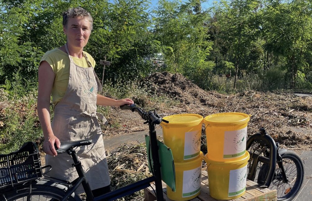 "Au 1er janvier 2024, tous les producteurs de déchets en France devront procéder au tri à la source de leurs biodéchets" <a href="/cycloposteurs/">Les Cycloposteurs</a> par Estelle Boutheloup <a href="/estLLB/">Estelle Boutheloup</a> <a href="/MagcentreFR/">MagCentre.fr</a> adhérente AJE <a href="/ajeasso/">AJE</a> magcentre.fr/236980-2024-co…