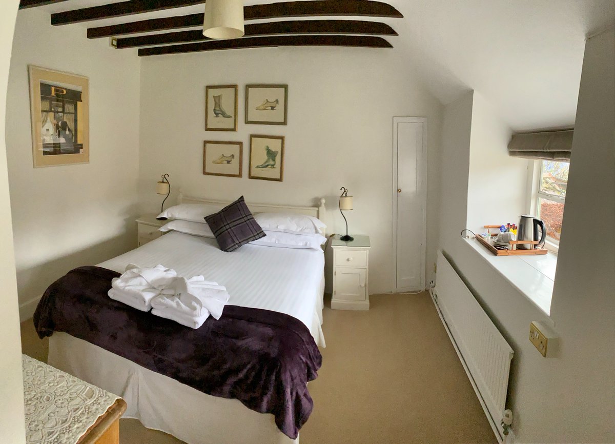 HomeFarmHotel's tweet photo. In keeping with the hotel all the rooms at Home Farm Hotel are individual in character and decor and vary in size from singles to large superior/family rooms. Perfect comfort for a weekend break or longer getaway!
#BeautifulDevon #VisitDevon #BankHolidayGetaway #WeekendBreak https://t.co/Rtv9DTFZ4P