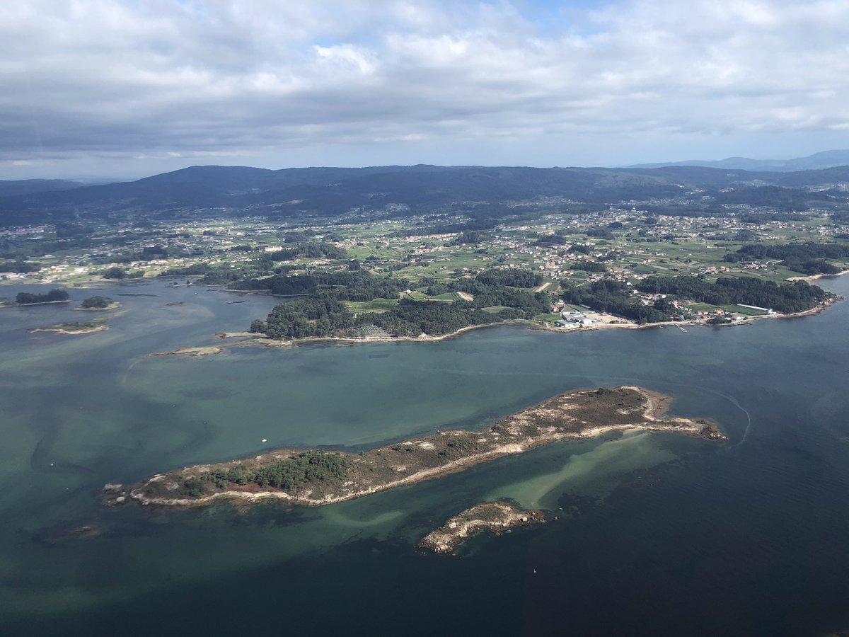 HelicoSantiago's tweet photo. Servicio primario en la isla de Ons, el paraíso #HEMS #Emergencia #Galicia #illadeons #31añoscontigo https://t.co/ifI3yzK2tX