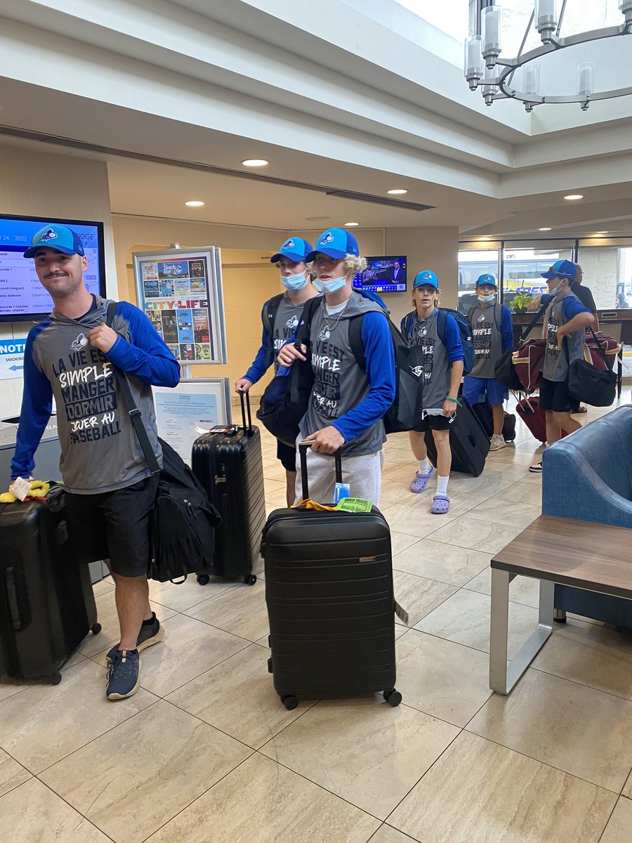 TLSSaskatoon's tweet image. We’ve got a lot of arrivals happening today! First to arrive today is Team Québec! Welcome to Saskatoon boys! ⚾️ 
@RayCarterCup22  
#RayCarterCup #baseball #nationals #Quebec