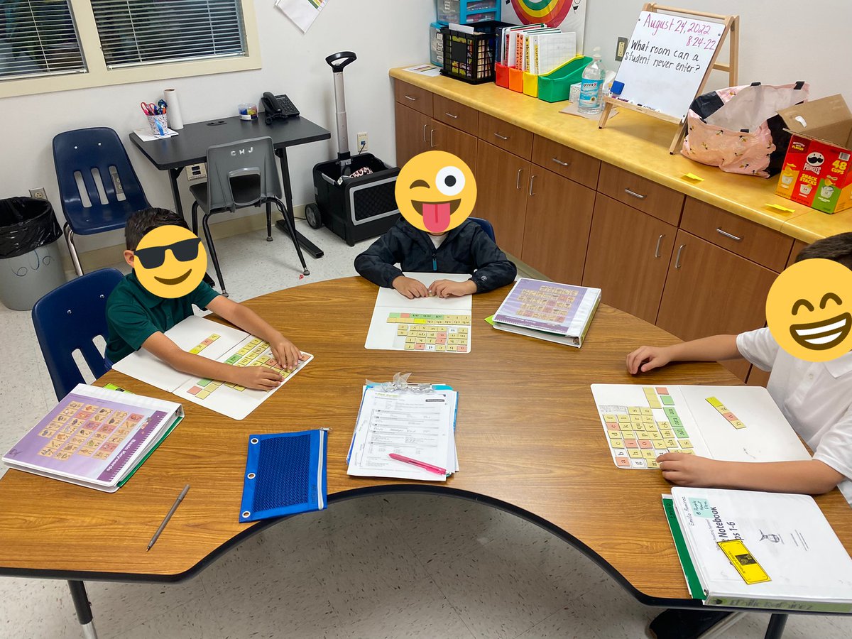 JBransford_SISD's tweet photo. Encoding is always fun with magnetic boards! #DyslexiaRocks #TeamSISD https://t.co/OWKB9WSFg6