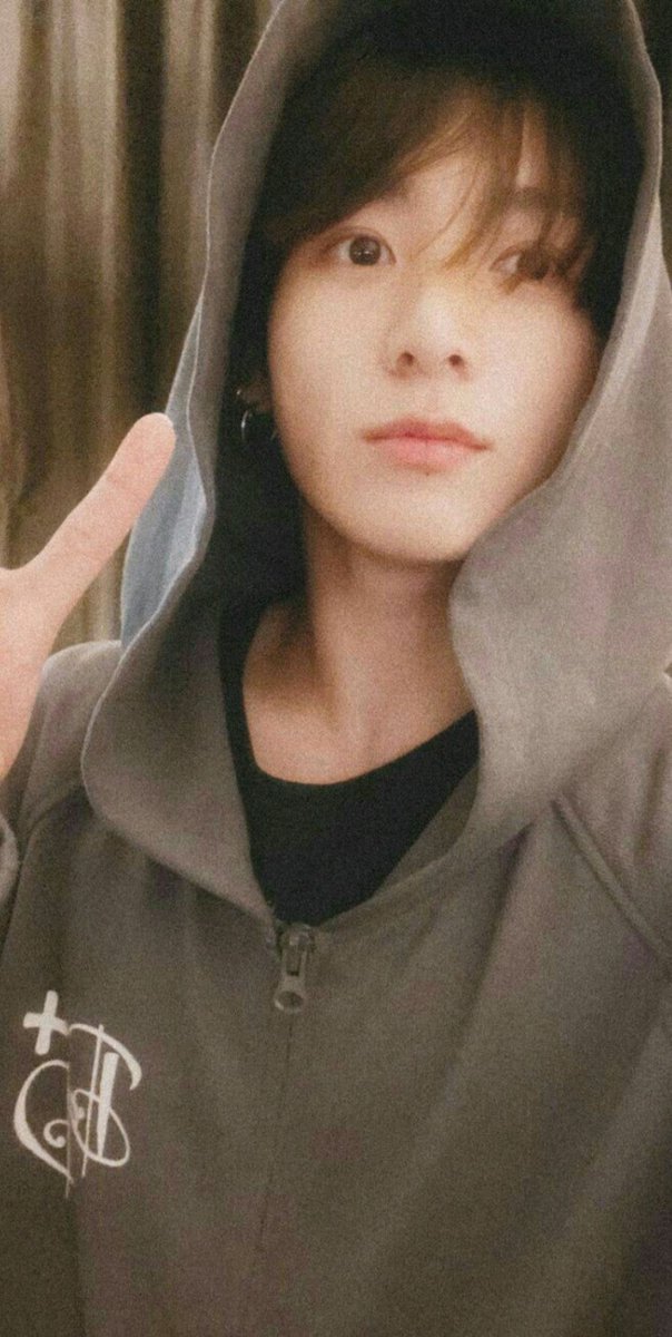 jmparkk95's tweet photo. @rahchiang @dixbts_ @BTS_twt Aquiiiii 💜 https://t.co/dROC6QKpiN