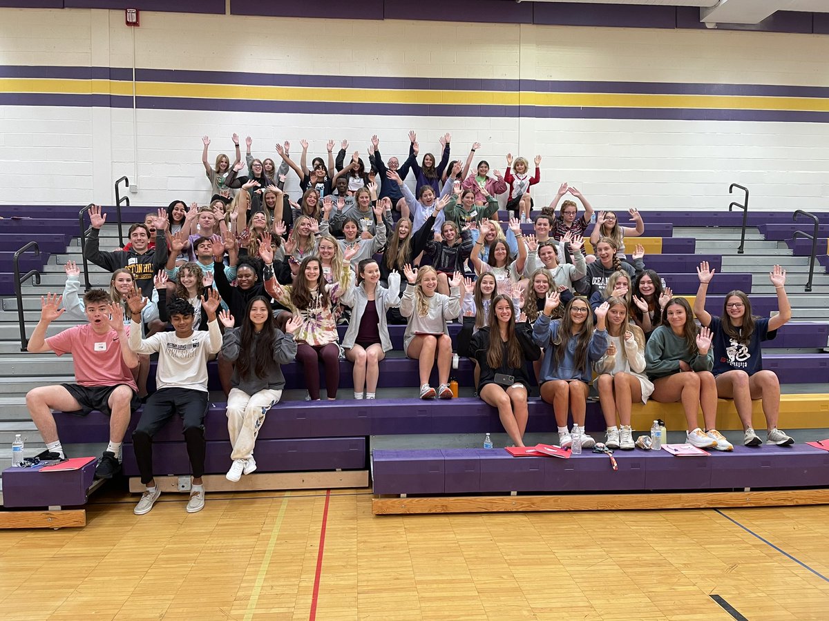 Amanda__Calhoun's tweet photo. We have THE 👏 BEST 👏 STUDENTS 👏 ever! Our Junior and Senior Link Crew leaders are all ready to welcome the newest @GoEHSMounts for the Class of 2026 on Friday morning! https://t.co/8EwdjajVVA