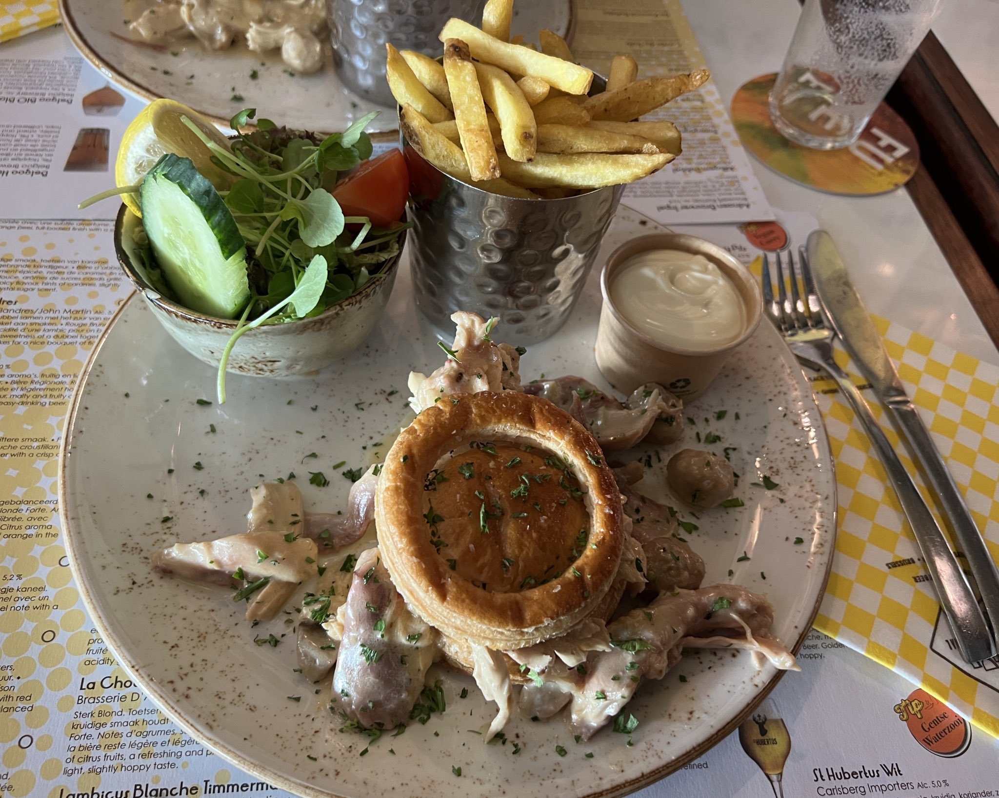 イギリスごはん Tinygardenuk 早速 ベルギー料理のヴォル オ ヴァン めっちゃ美味しかったです やっぱり大陸へ来ると違う T Co Siecovoy1w Twitter