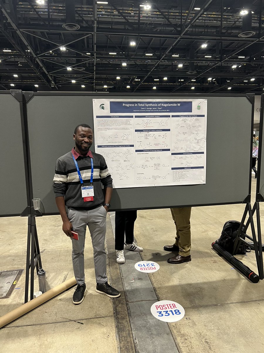 Tepe_Lab's tweet photo. @dare_george_ gave his poster presentation on “Progress in Total Synthesis of Nagelamide W” at ACS Conference in Chicago. #ACSFall2022 #ACSChicago @MSUChem https://t.co/guJKKDFRVI