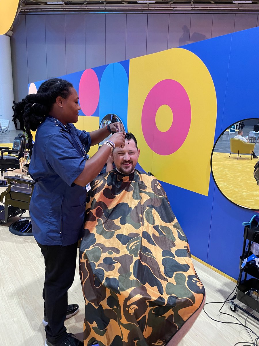 The one and only @str8t814 getting a quick cut at #Xerocon. Make sure to compliment him on his hair! 😛