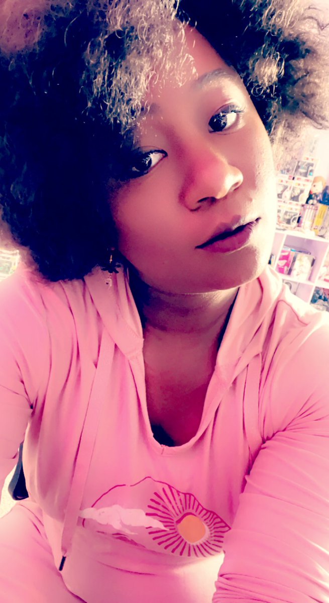 ZenniniCosplay's tweet photo. I got cute over the weekend just to hang out at home and clean my apartment lol https://t.co/u1kfvrr3Kt