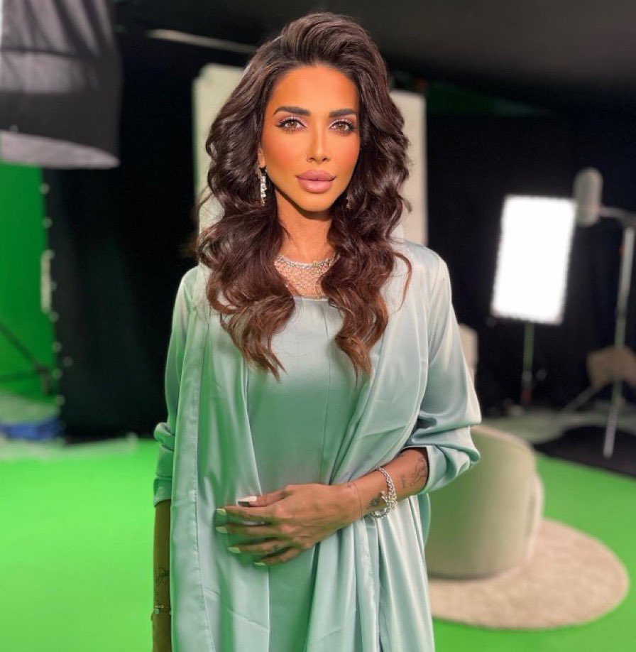 BravoTaglines's tweet photo. @sara_almadani_ is leading us to the finale with inspirational quotes.  She has kept her focus on wellness and growth all season. Will she be golden in season 2? #rhodubai @BravoTV @BravoWWHL https://t.co/3QUmUrp6fa