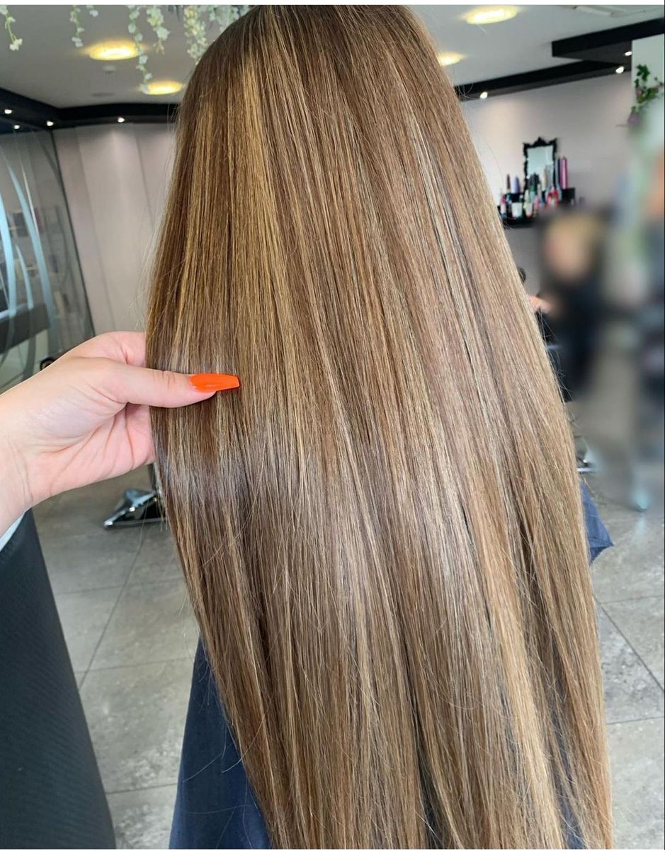 Babylights have our heart.💛

They're a great way to add definition to your hair without damaging it.💇‍♀️

They were perfect for this customer, as they look natural and allowed her to keep the length to her hair. 🙌

 01772 453435 to book.

#babylights #hairtransformation