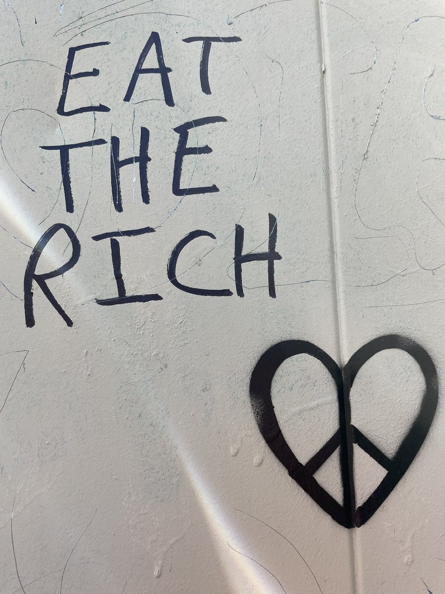 I know sometimes you wanna #squamish #graffiti 😉