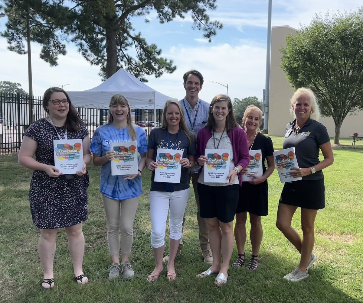 ErikaBDaniel's tweet photo. The SEL committee held a parent activity to support the home school connection of SEL.   This work will continue this year as it is essential for school and life success #SELmatters @StudentAdvNNPS @MmUpenn16 https://t.co/eAgPFK58Tp