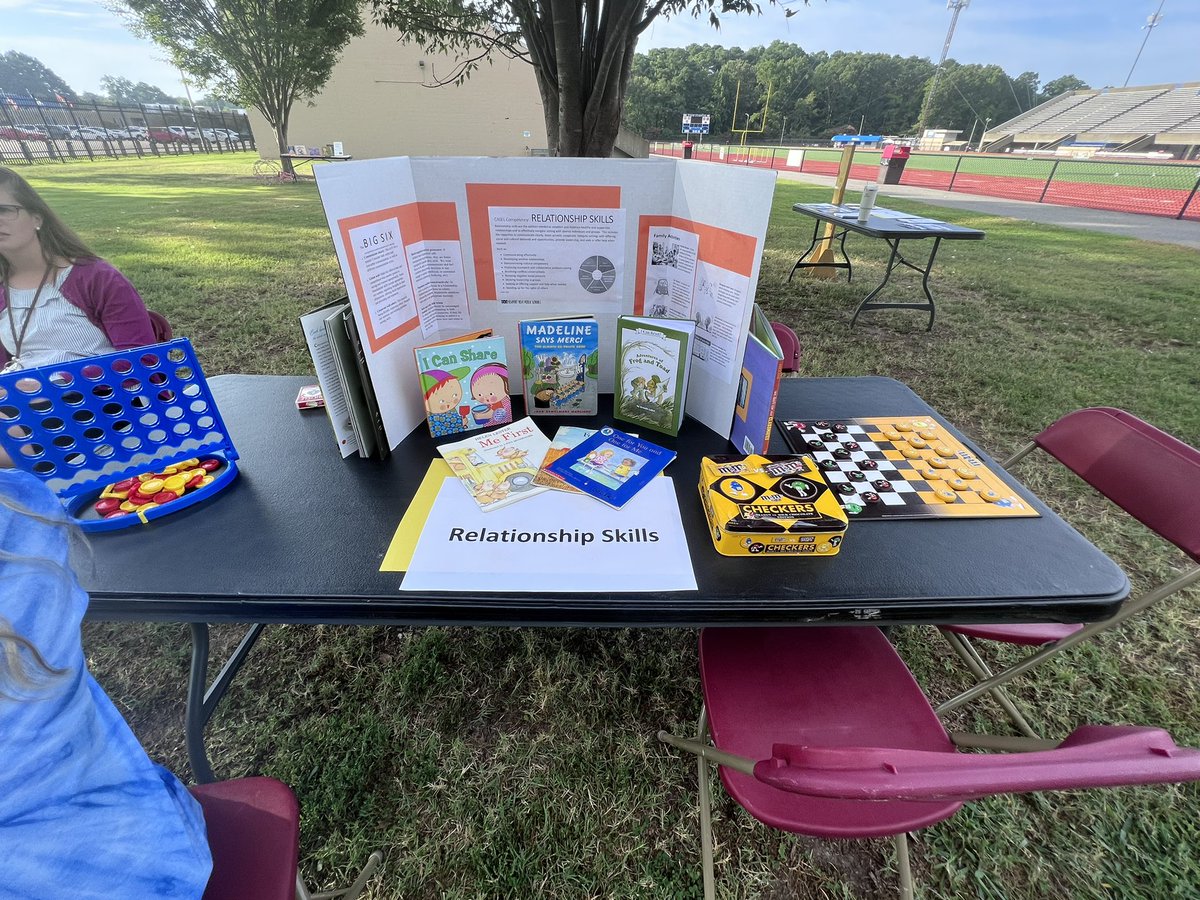 The SEL committee held a parent activity to support the home school connection of SEL.   This work will continue this year as it is essential for school and life success #SELmatters <a href="/StudentAdvNNPS/">NNPS Student Advancement</a> @MmUpenn16