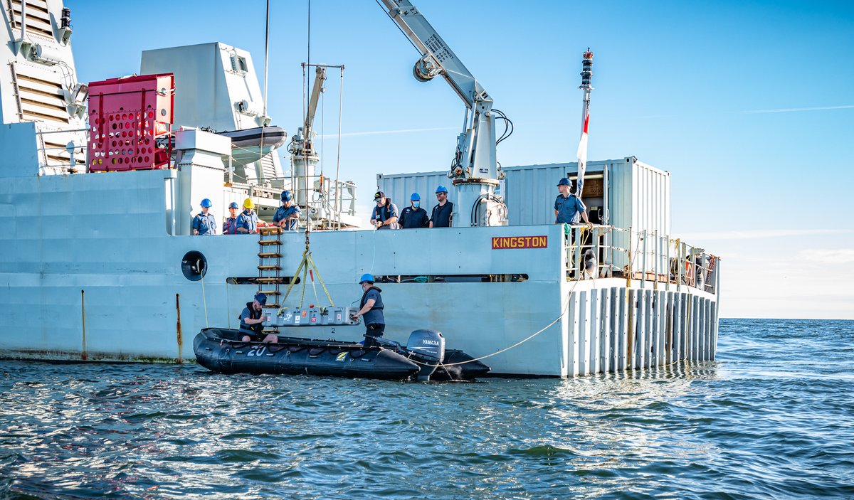 CJOC_COIC's tweet photo. #DYK the Kingston-class vessels were built to take on different payloads, including the REMUS #HMCSKingston and #HMCSSummerside used to detect UXO off the coast of 🇫🇷 earlier this week? @RoyalCanNavy #OpREASSURANCE #SNMCMG1 https://t.co/iBNo3Hi2J6