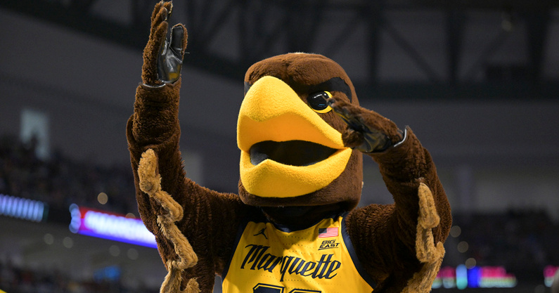 On3NIL's tweet photo. Be the Difference NIL, a Marquette-focused booster-led collective, has signed the entire men’s and women’s Golden Eagle basketball teams to #NIL agreements.

Story from @JeremyCrabtree: https://t.co/TsWb7i56Js https://t.co/vAq5K7p9JL
