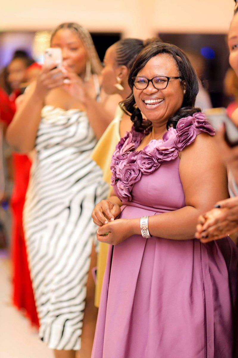 JujuLaBelle's tweet photo. Good evening world.
This is my Mom @Passypaco , yesterday she became the senior pastor in her church.
Sooooo, to my futur hubby.
This is the woman who is going to officiate our wedding😄🥰🤗
Well,am just happy&amp;excited for my mom😍 https://t.co/Xp1xHABF3t