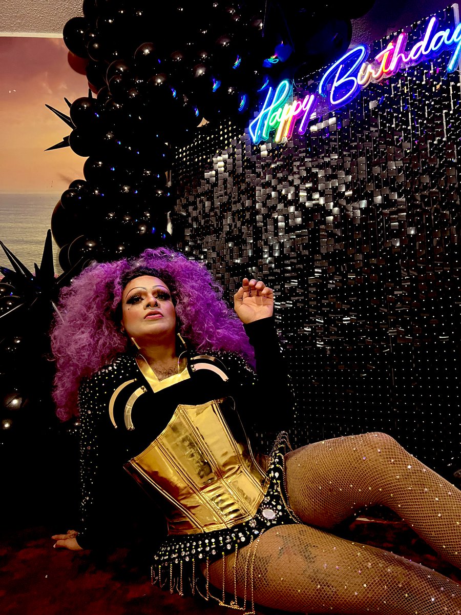 FosforeaQ's tweet photo. Ve beautiful #ylaqueflote #fosforea #queer #drag #dragmexico #dragmexicano #dragqueer #dragqueen #dragking #gay #draglocal #showdrag #dragcanarias #rpdr #dragartist #makeup #makeupartist #dragworld #draglife #neon #fosforescente https://t.co/f8CxZYUpn7