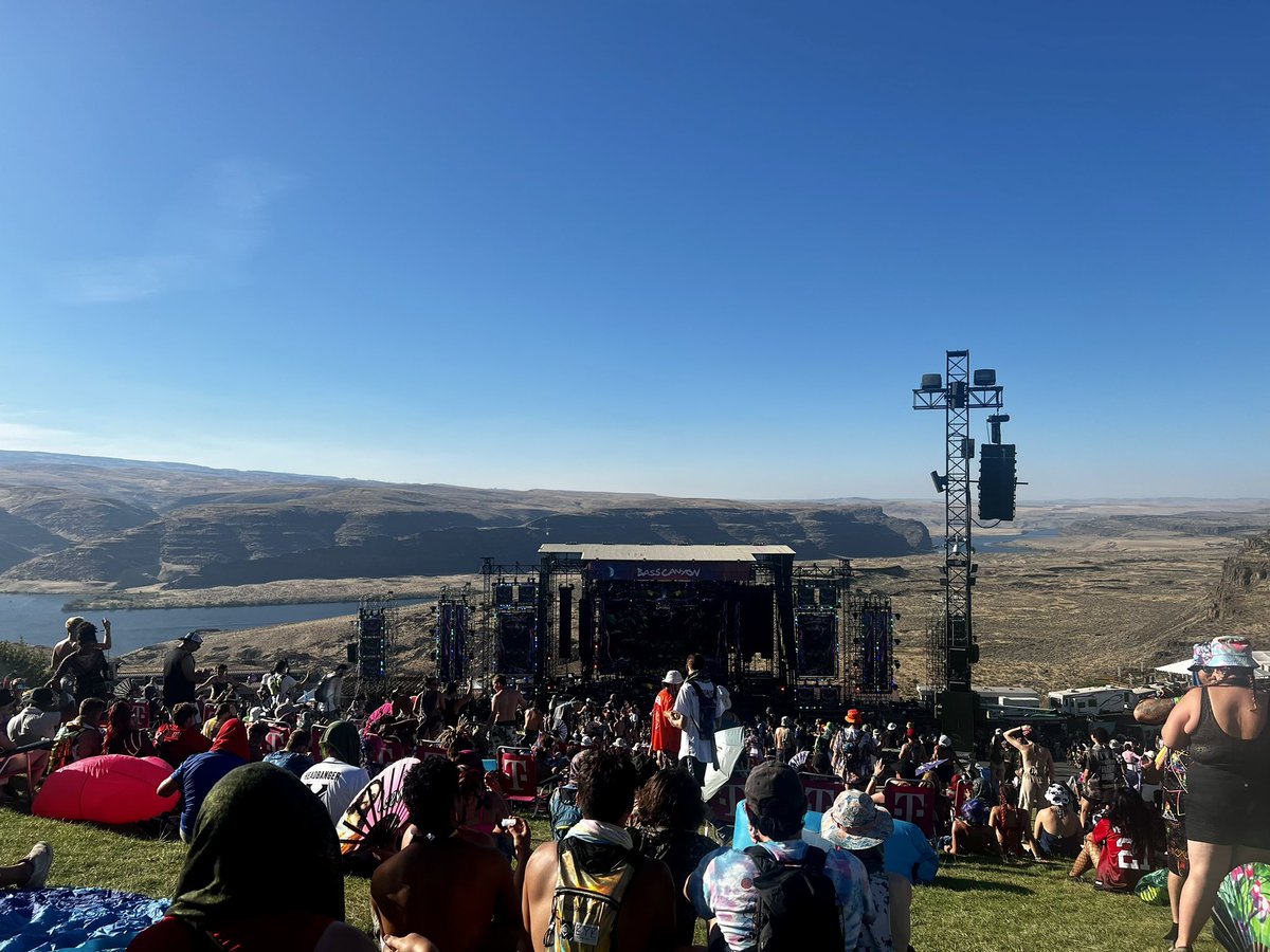 AshleyErin9's tweet photo. Been gone for two day and I want to go back home 🥺 @BassCanyon https://t.co/6F2hrEYYu6