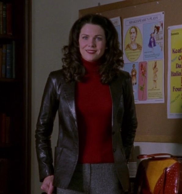thinkergilmore's tweet photo. lorelai gilmore with her leather jacket and red lip https://t.co/WlBvOrCb3s