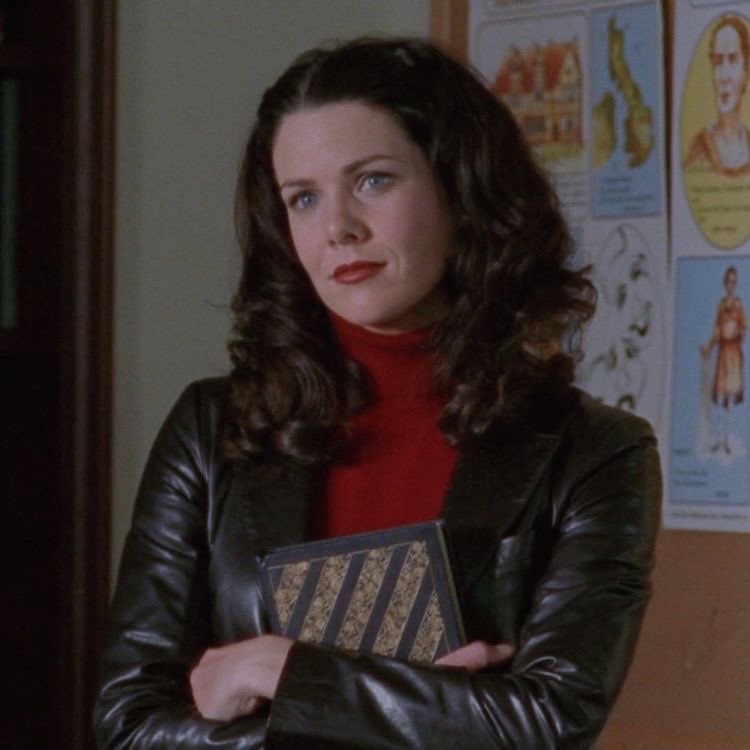 lorelai gilmore with her leather jacket and red lip