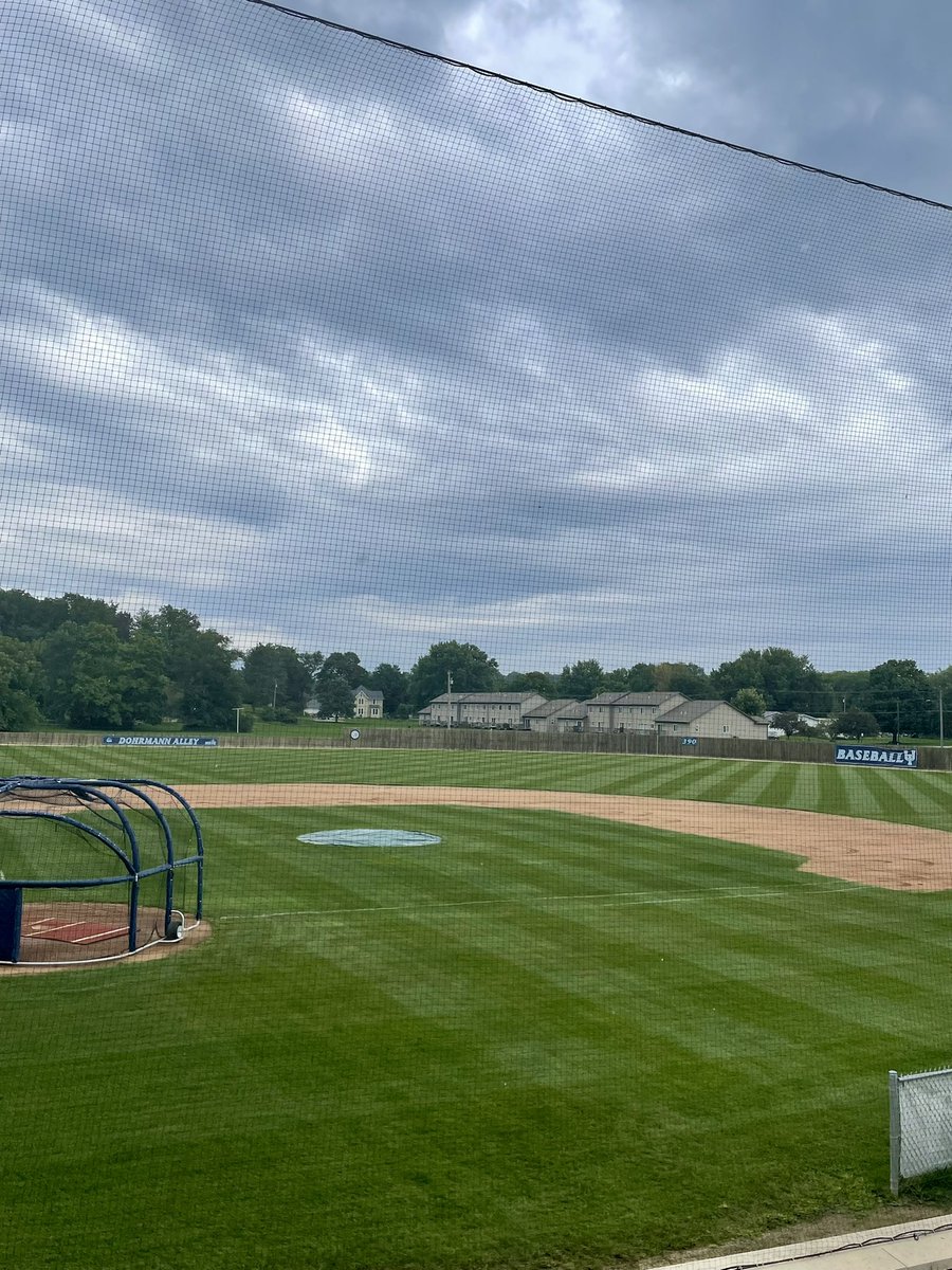UIUBaseball's tweet photo. Freshmen move in day is tomorrow and Robbie Woods is READY #FeathersUp https://t.co/SqMCX98Ult
