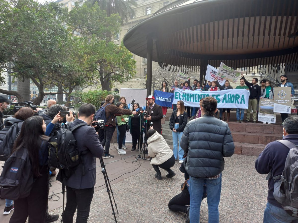 G_Simonetti's tweet photo. 🌿💜Hoy día nos juntamos los movimientos ambientales de Arica a Magallanes a decir #Apruebo esta #ConstituciónEcológica. 
El bienestar de todas y todos depende de la Naturaleza, no podemos seguir relacionándonos con ella como hasta hoy.
#ElMomentoEsAhora https://t.co/vAznLUdIdD
