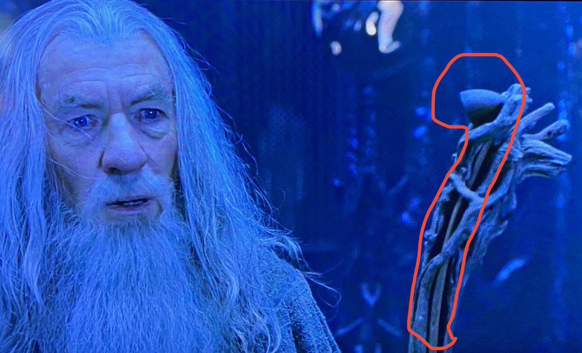 Roybattyforever's tweet photo. Es necesario que sepáis que Gandalf guardaba su pipa en el bastón. https://t.co/VPkUB0kJqC