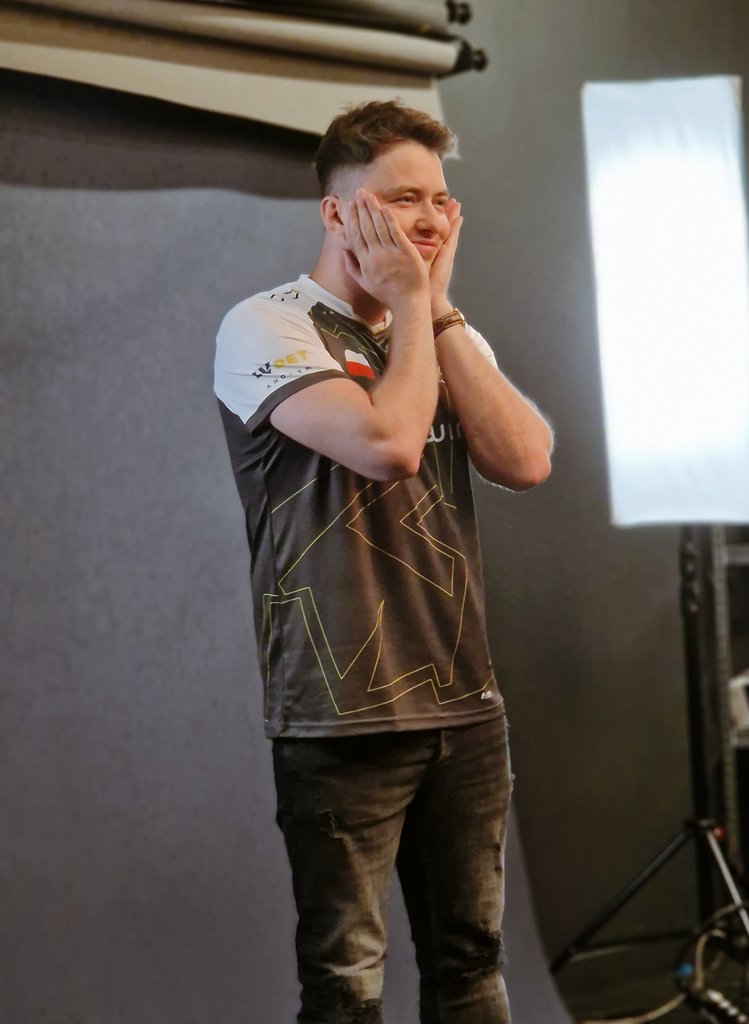 jahrezzz's tweet image. Media day 🤗 #ESLMP