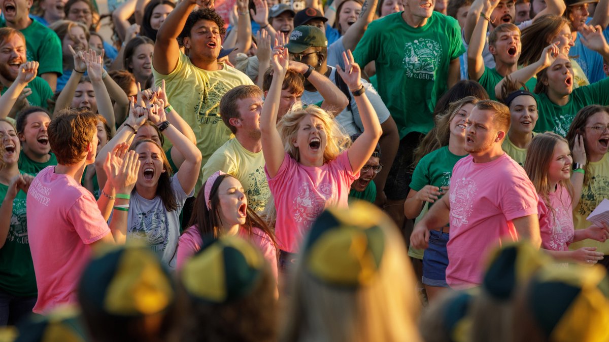 obunews's tweet photo. We had an amazing night on Bison Hill Tuesday, as our new students took The Walk. We are blessed to welcome them all into the OBU family and we pray they flourish and thrive during their years on Bison Hill. #obuww #obubison #obufutureshapers https://t.co/BnzqYDI5W4